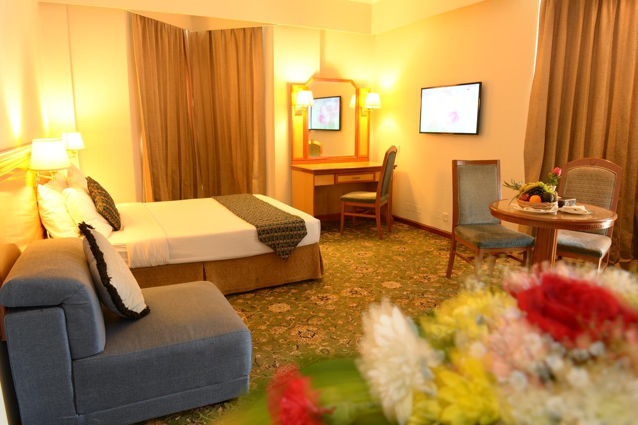 Phoenicia Hotel Manama Exterior foto