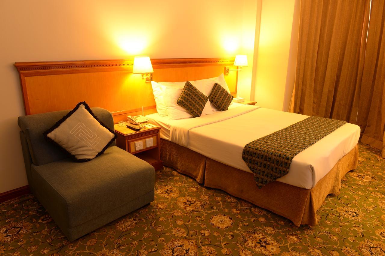 Phoenicia Hotel Manama Exterior foto